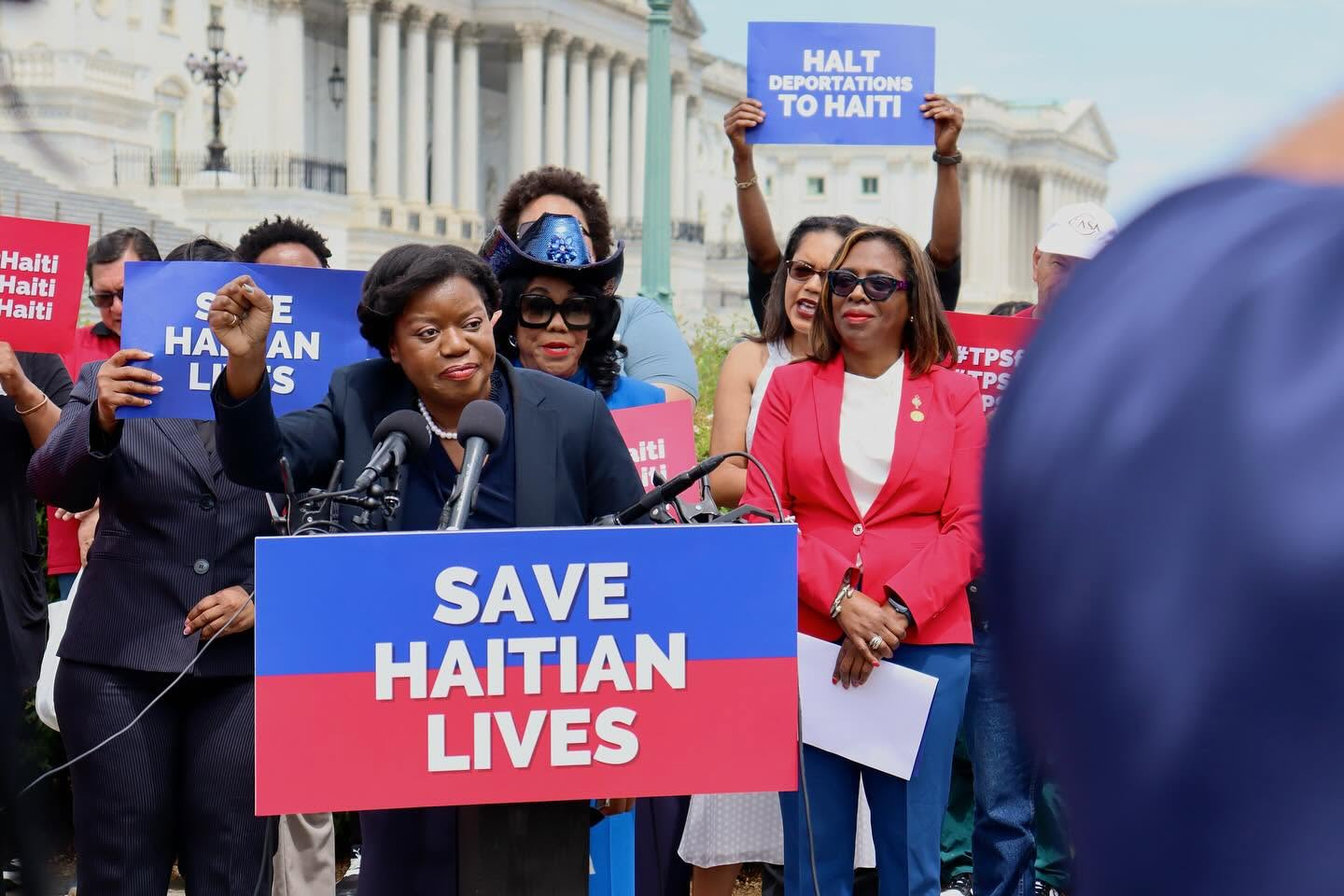 La Haitian Bridge Alliance dénonce la nouvelle règle d’asile de l’USCIS